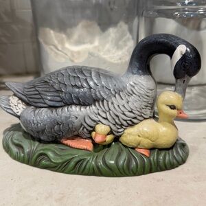 Charming Goose and Gosling Figurine - Gray and Yellow